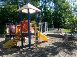 Cour arrière Installation Pierrot et Colombine