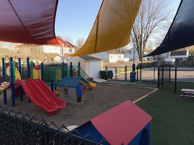 Centre de la petite enfance Fleurs de Lune - Aire de jeu extérieure