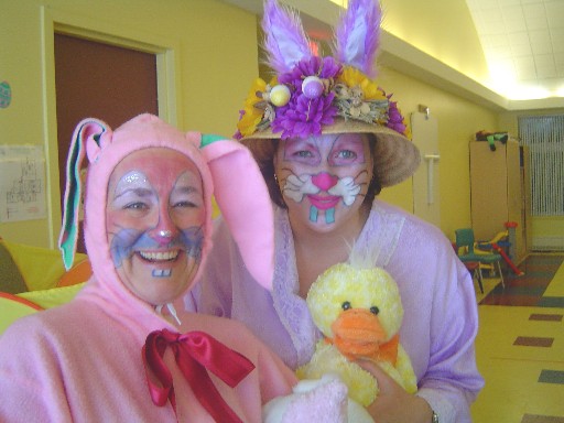 Justine et Juliette, les lapines de Pâques