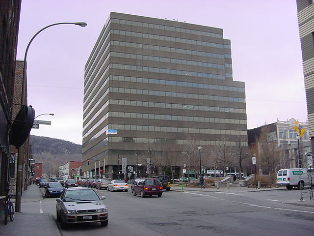 Édifice commercial, le 4200 Saint-Laurent
